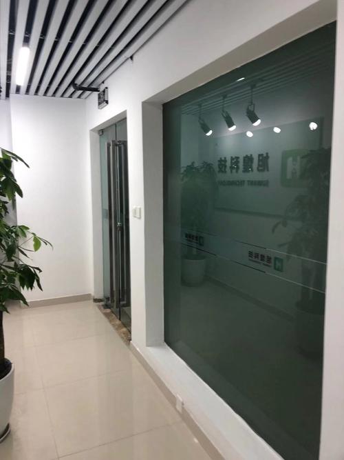 計算機軟硬件開發,銷售并提供技術咨詢,技術服務,技術轉讓;網絡技術